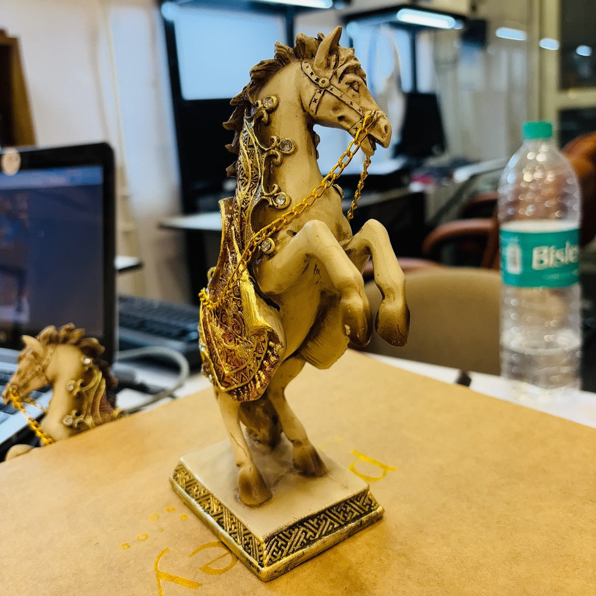 Anima White Decorative Horse Regal Charger