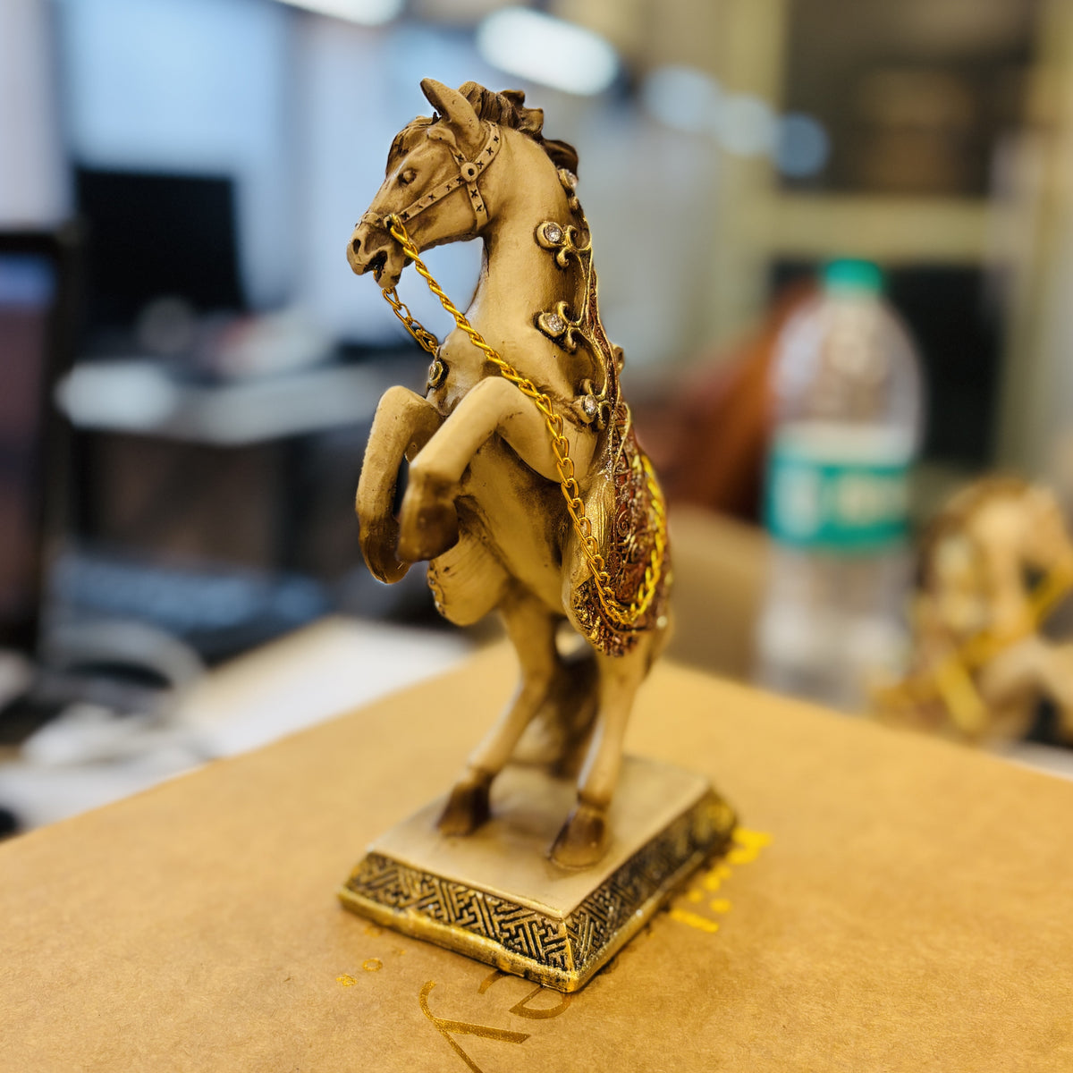 Anima White Decorative Horse Regal Charger