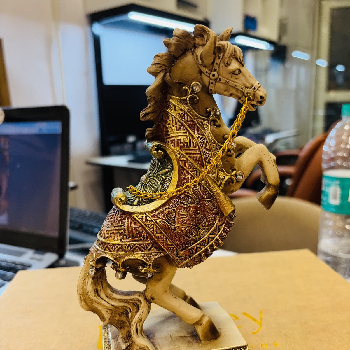 Anima White Decorative Horse Regal Charger