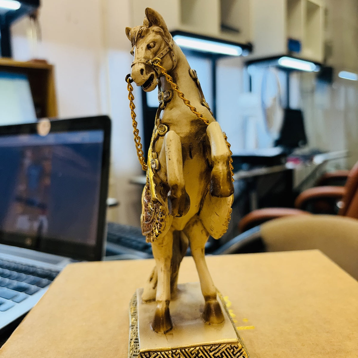 Anima White Decorative Horse Regal Charger