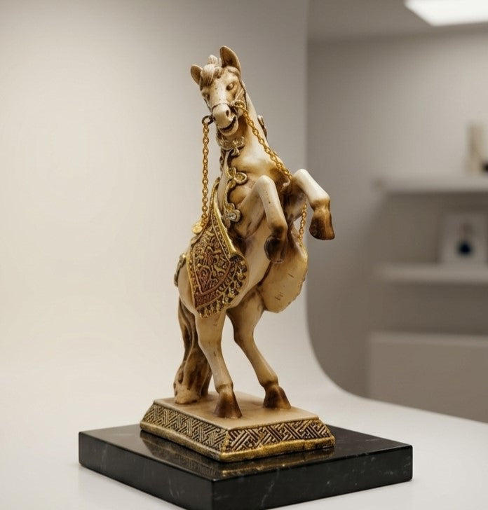 Anima White Decorative Horse Regal Charger